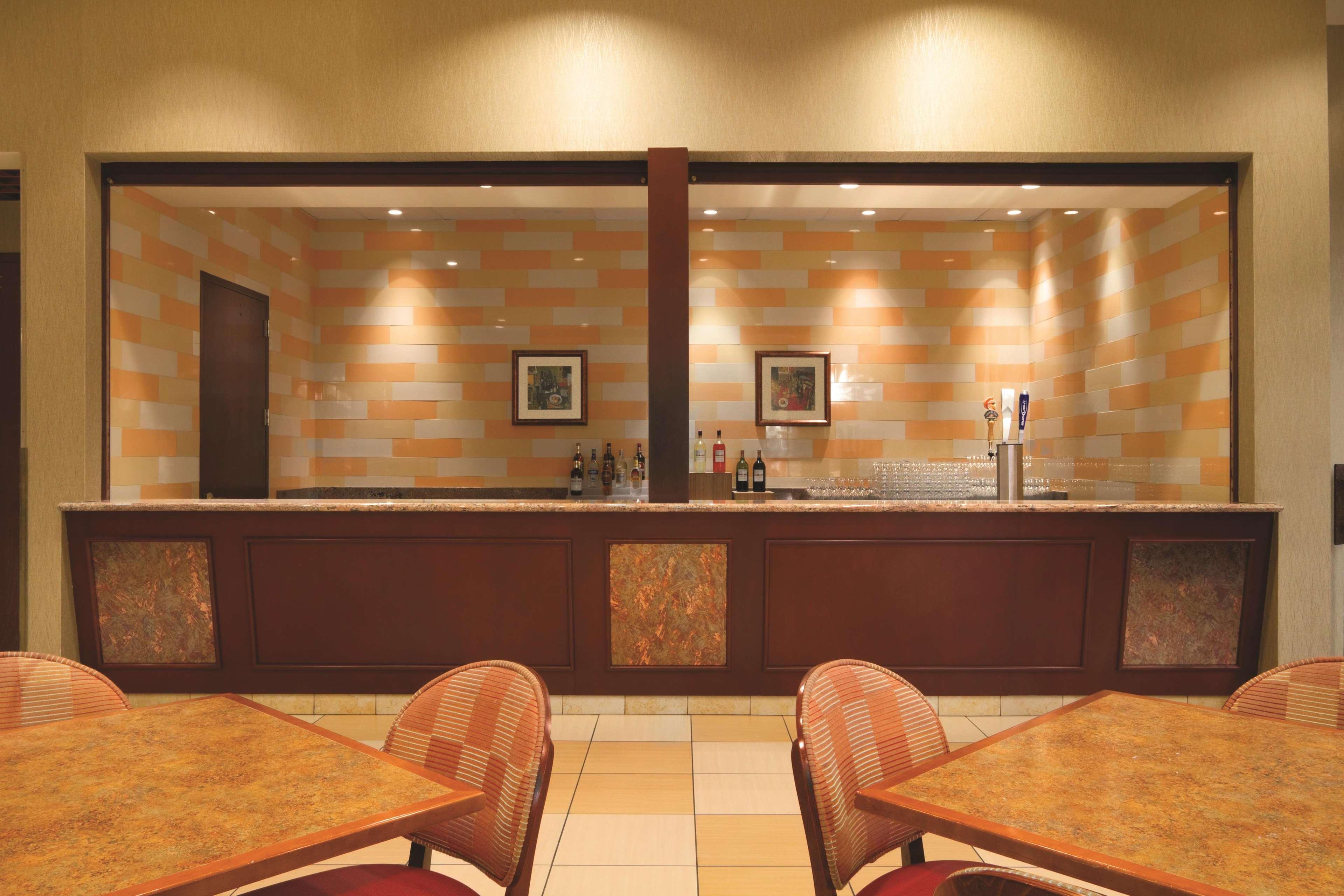 Hotel Embassy By Hilton & Conference Center Norman